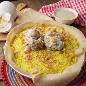 منسف لحم أردني تقليدي - مطعم الحاكورة